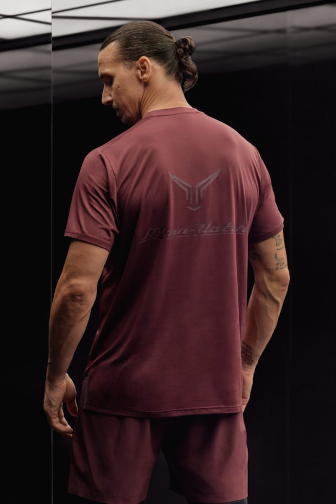 

Спортивная рубашка из материала DryMove, прямого кроя. H&M, красный