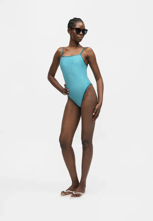 Купальник слитный Nike Swim с квадратным вырезом и текстурой «риппл», цвет выбеленный бирюзовый — фото 2