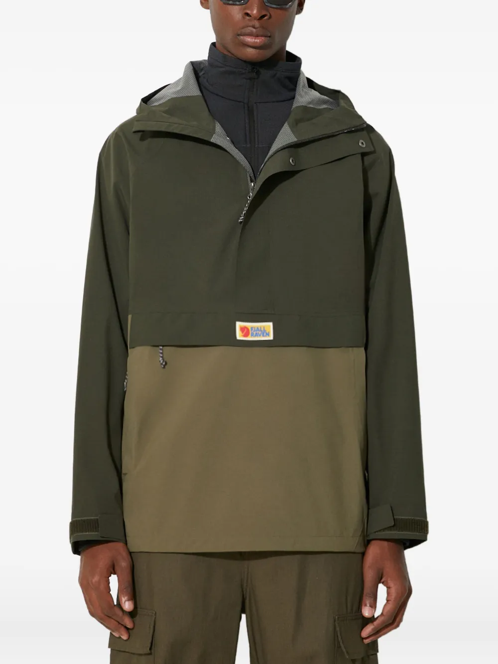 

Двухцветная куртка с капюшоном Fjällräven, зеленый