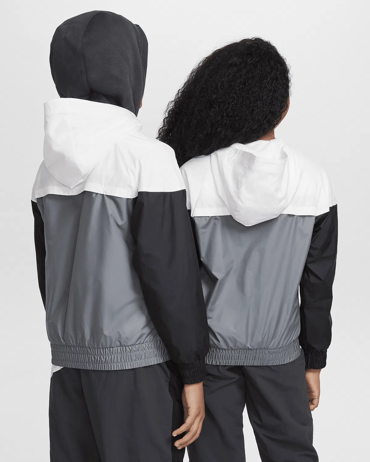 Детская куртка с капюшоном Nike Sportswear Windrunner Repel, White/Smoke Grey/Black/Black — фото 2