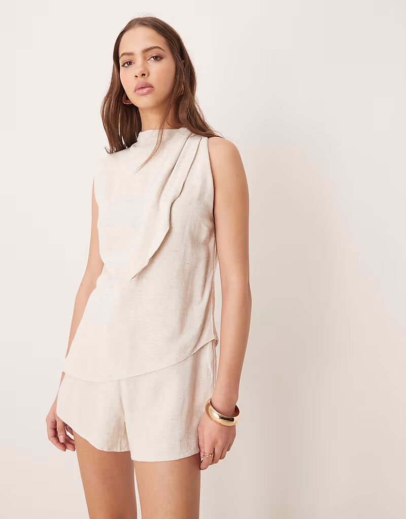 

Льняной двухслойный комбинезон с завязкой на шее ASOS DESIGN овсяного цвета