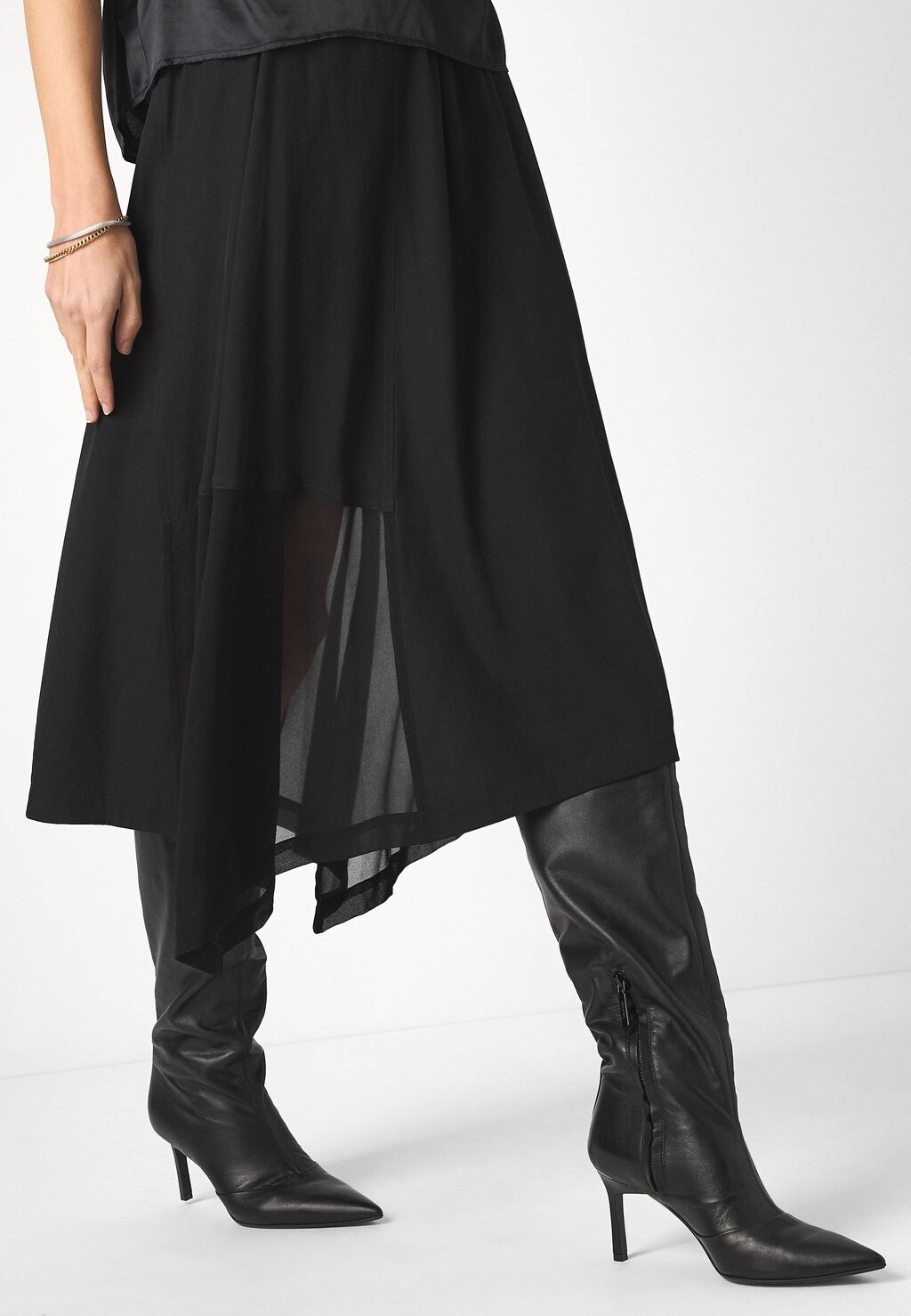 

Юбка А-силуэта Hem Mix Media Silky Skirt DKNY, черная