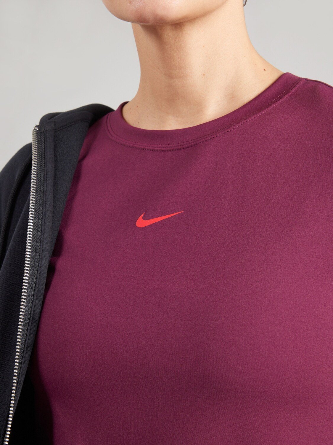Nike Sportswear Футболка в цвете бордо — фото 2
