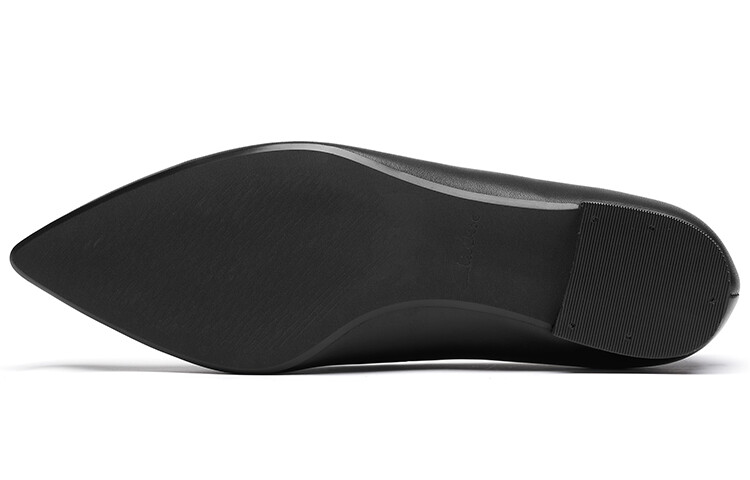 Женская повседневная обувь Женская низкая черная Clarks — фото 4