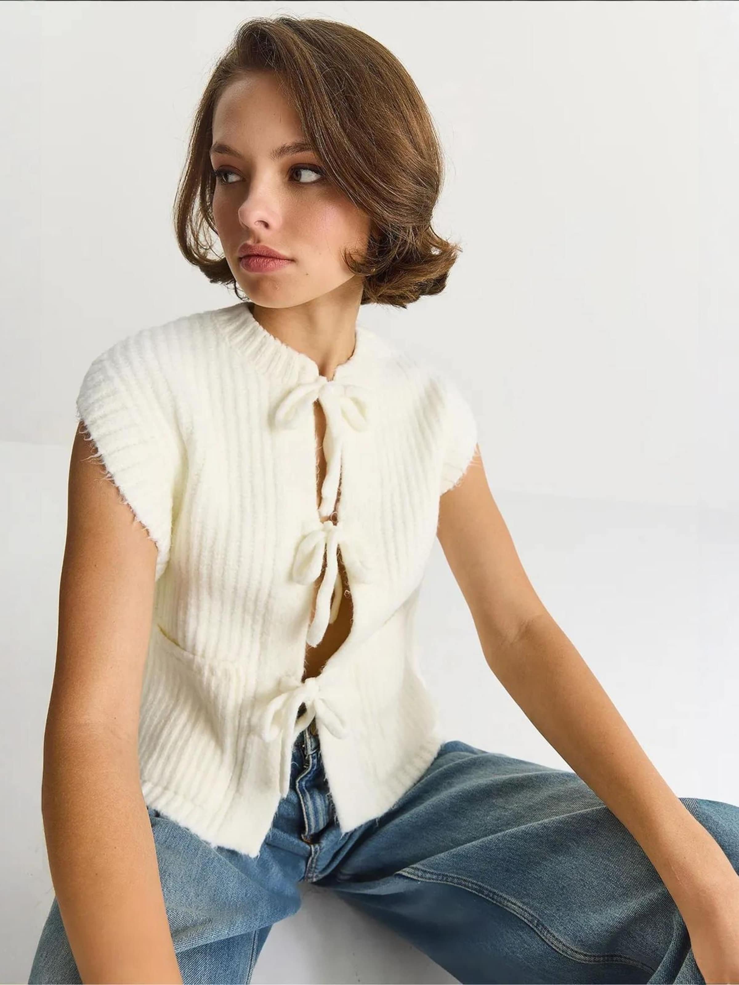 

Bianco Lucci Вязаный жилет белого цвета