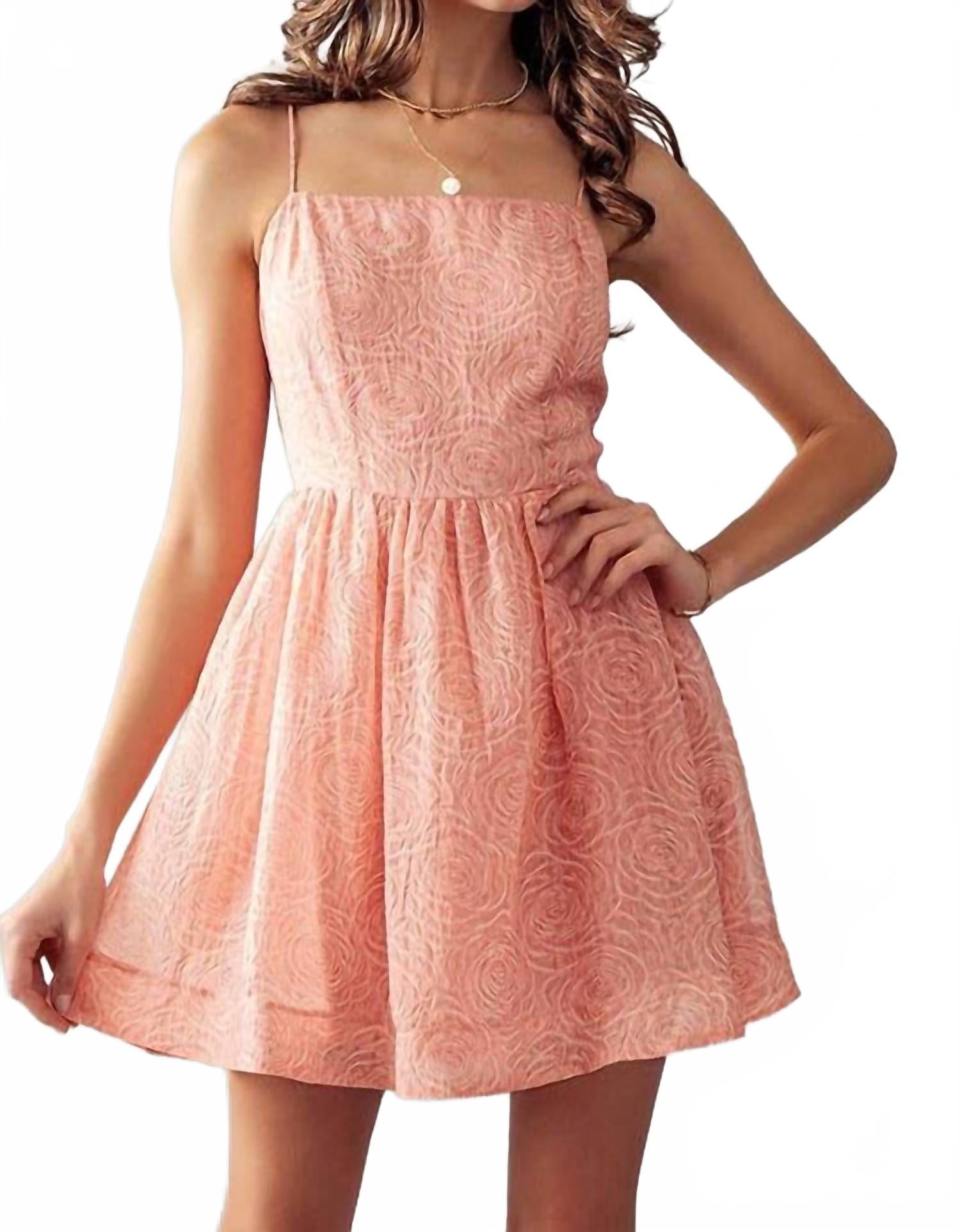 

Розовое мини-платье Urban Daizy