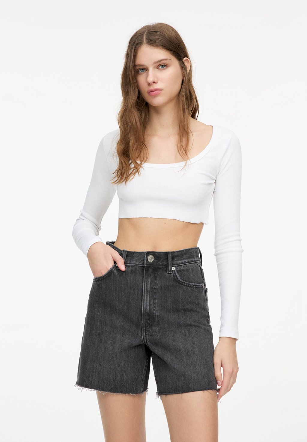 

Джинсовые шорты HIGH WAIST PULL&BEAR, черный