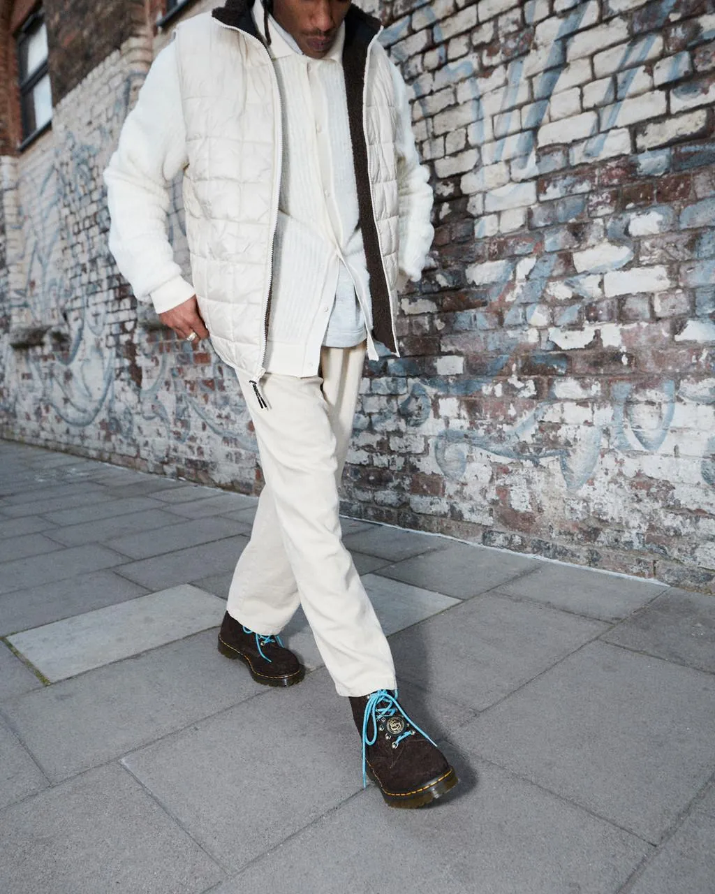 Dr. Martens 101 Замшевые ботильоны Made in England с фурнитурой, темно-коричневый — фото 2