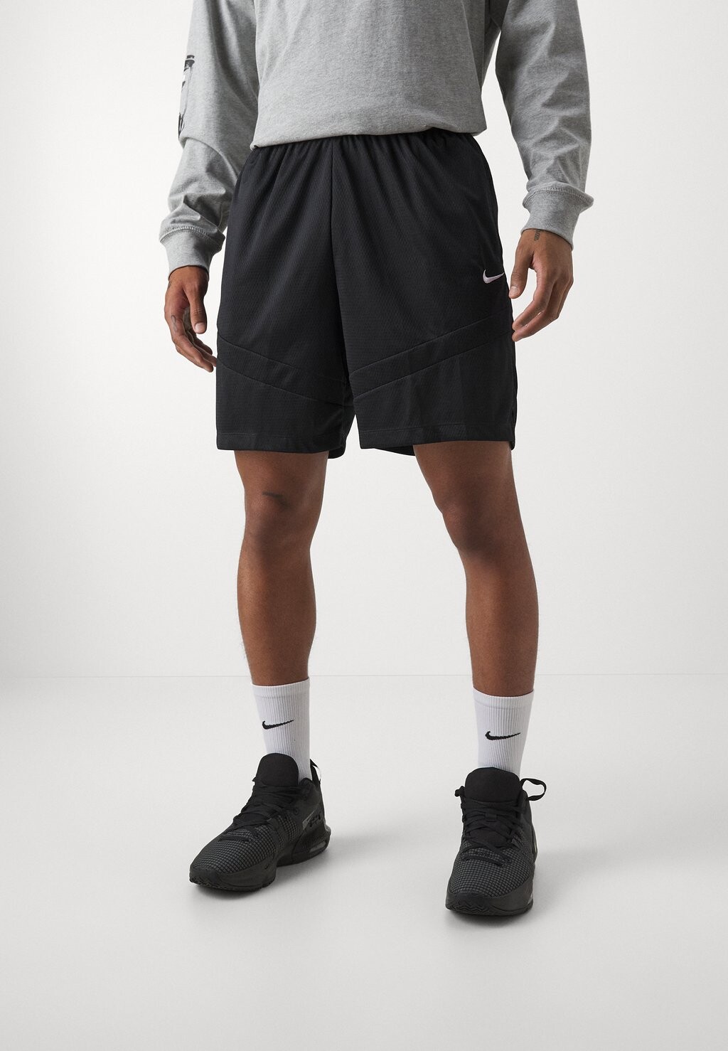 

Спортивные шорты Icon 8In Short Nike, цвет black/white