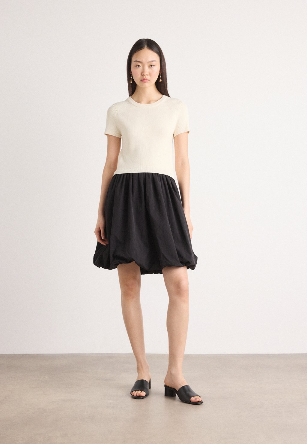 

Повседневное платье MIX MEDIA BUBBLE DRESS DKNY, кремовый