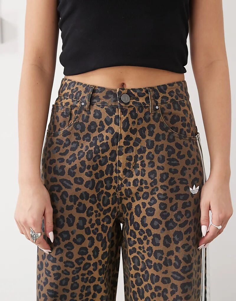 Джинсы adidas Originals Wide Leg с леопардовым принтом — фото 4