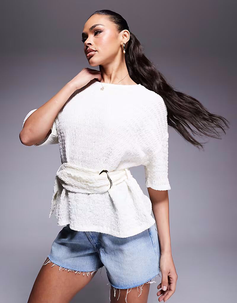 

Топ ASOS DESIGN с волнистой текстурой и силуэтом «летучая мышь» с золотой отделкой цвета слоновой кости