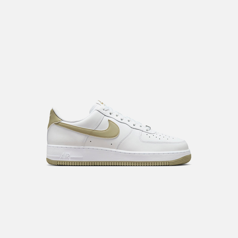 

Кроссовки Nike Air Force 1 '07, цвет White/Neutral Olive