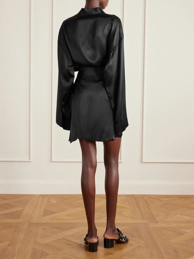 Шелковое атласное мини-платье-халат с поясом BALENCIAGA, черный — фото 3