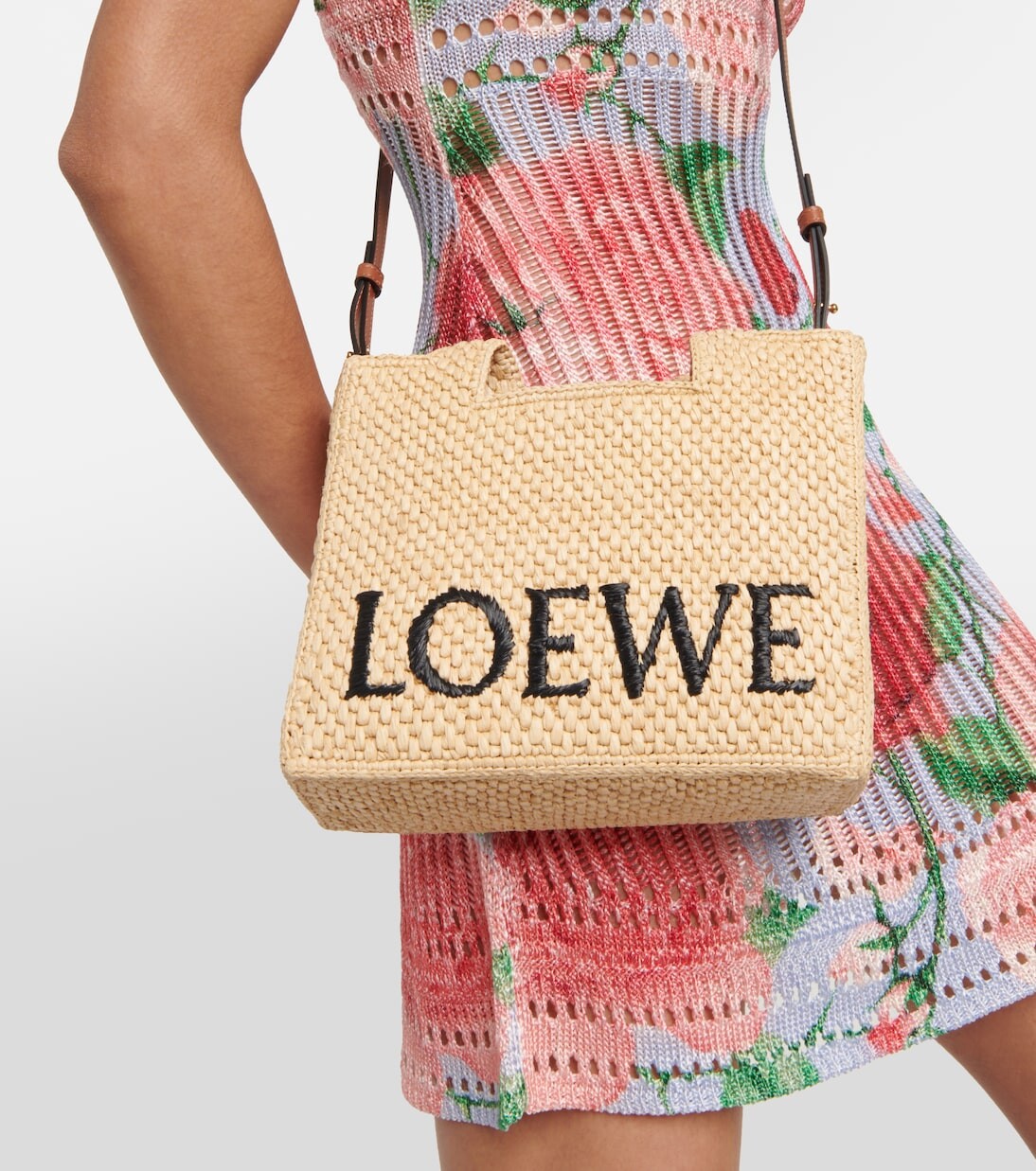 Маленькая сумка-тоут paula's ibiza из рафии с логотипом Loewe, бежевый — фото 2