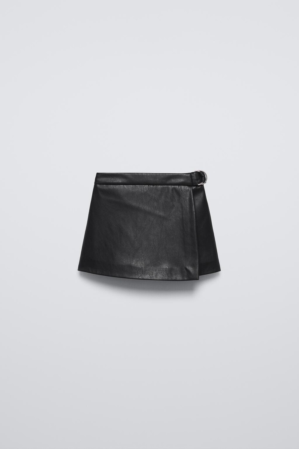 

Бермуды-шорты из искусственной кожи ZARA, черный