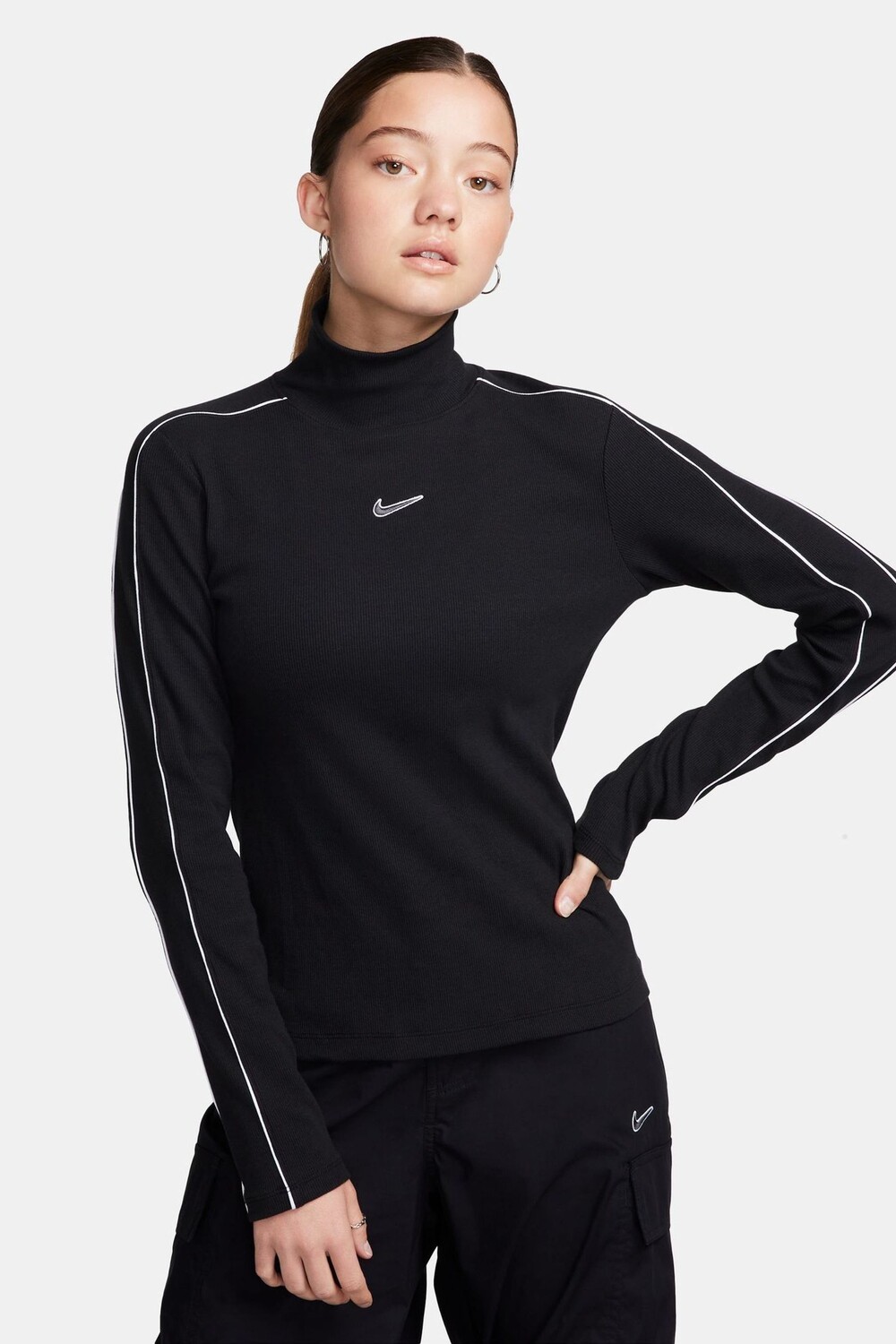 

Блузка с длинным рукавом в полоску длинными рукавами и полосатым узором Nike, черный