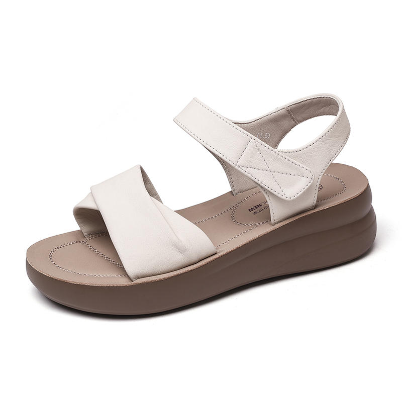 Cigna Женские пляжные сандалии Black/Ecru/Apricot/Burgundy/Khaki в цвете Ecru, цвет Ecru