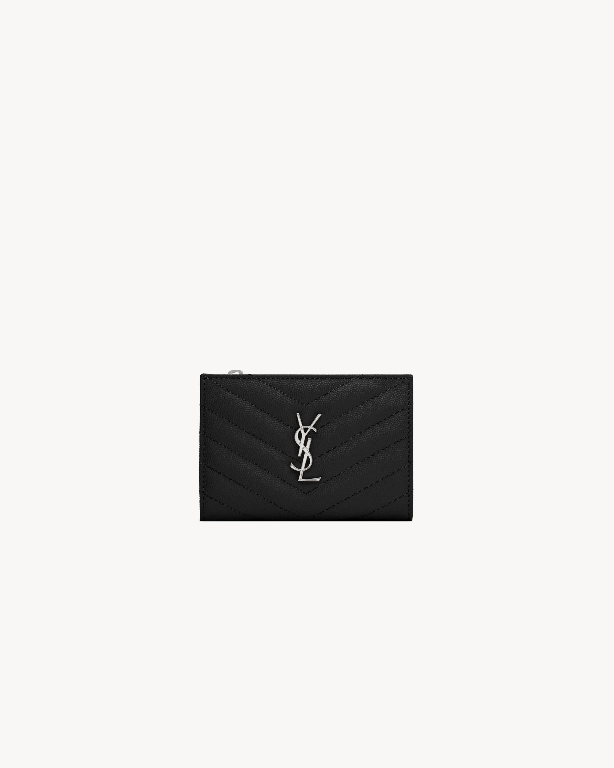 Сложенный кошелек CASSANDRE MATELASSE Fragments из кожи grain de poudre Saint Laurent, черный