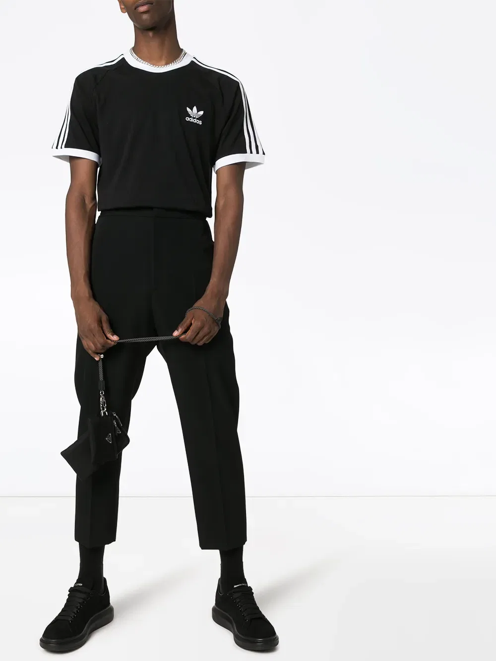 Футболка с вышитым трилистником Adidas, черный — фото 2