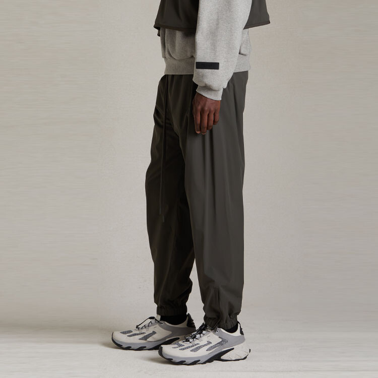 Нейлоновые спортивные брюки Fear Of God Essentials, черный — фото 4