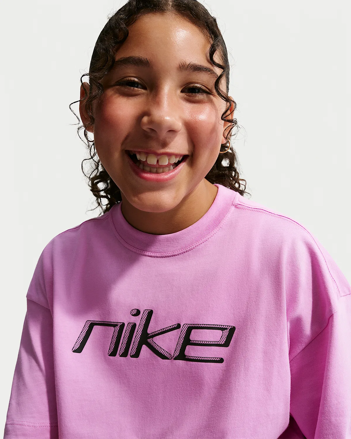 Детская (для девочек) футболка оверсайз Nike Sportswear, Light Magenta/Black/Black — фото 3