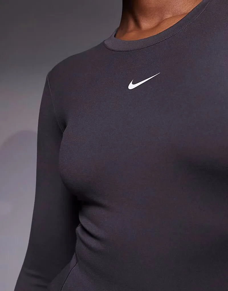 Nike Training Облегающая футболка с длинными рукавами Nike One Training Dri-FIT серого цвета — фото 3