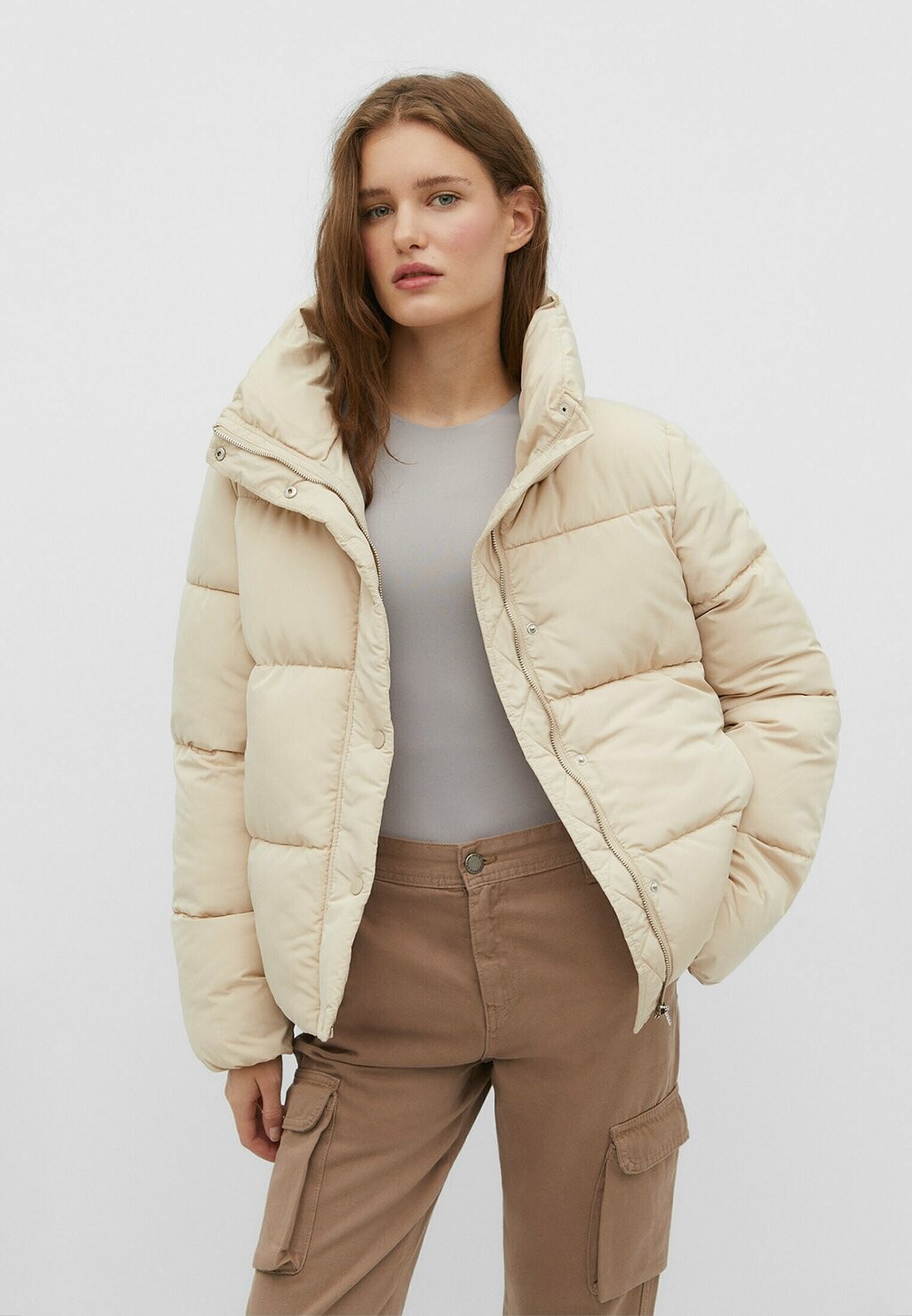 

Зимняя куртка High Neck Puffer Stradivarius, бежевый