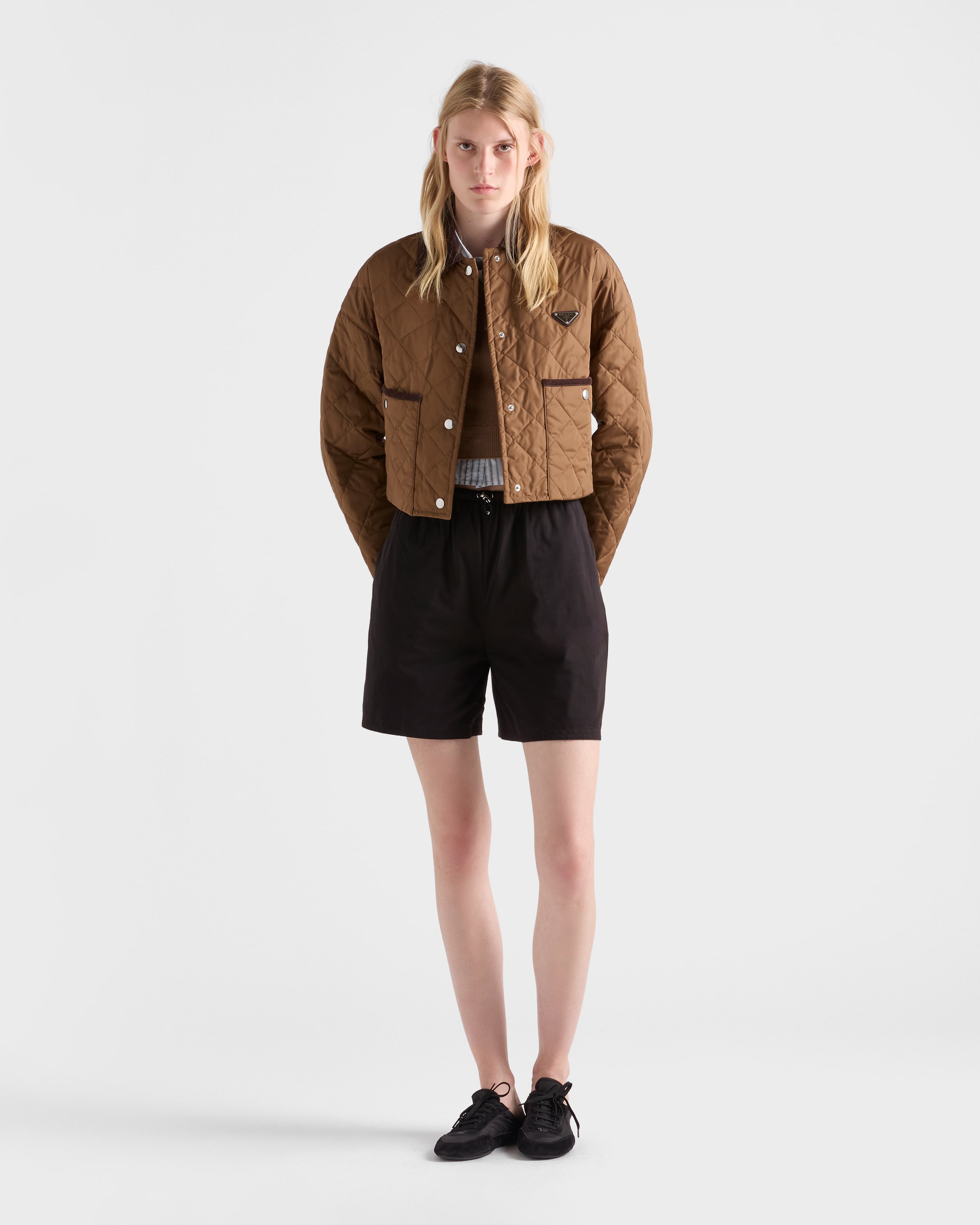 Укороченная куртка из легкого Re-Nylon Prada, бежевый — фото 2