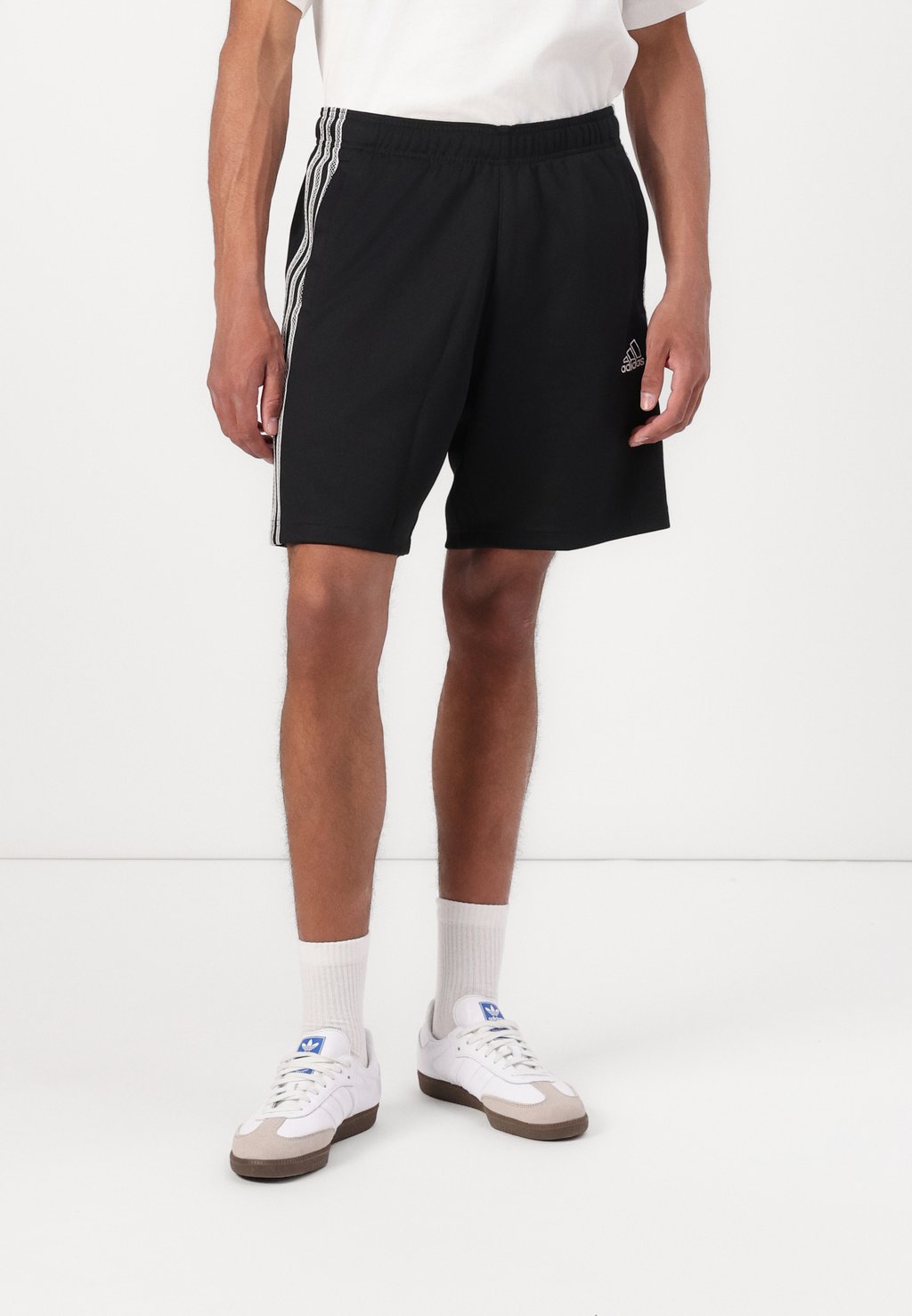 

Шорты Tracksuit bottoms Adidas Originals, черный
