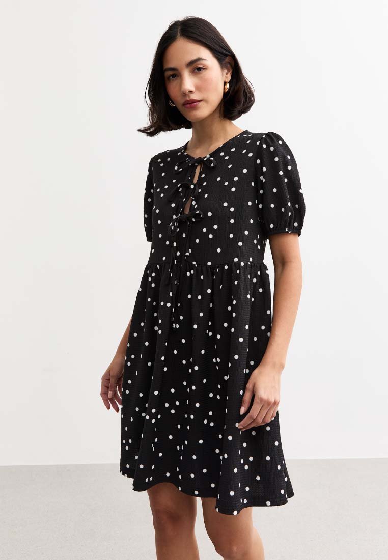 

Повседневное платье CRINKLED TEXTURE POLKA DOT TIE FRONT MINI New Look, черный