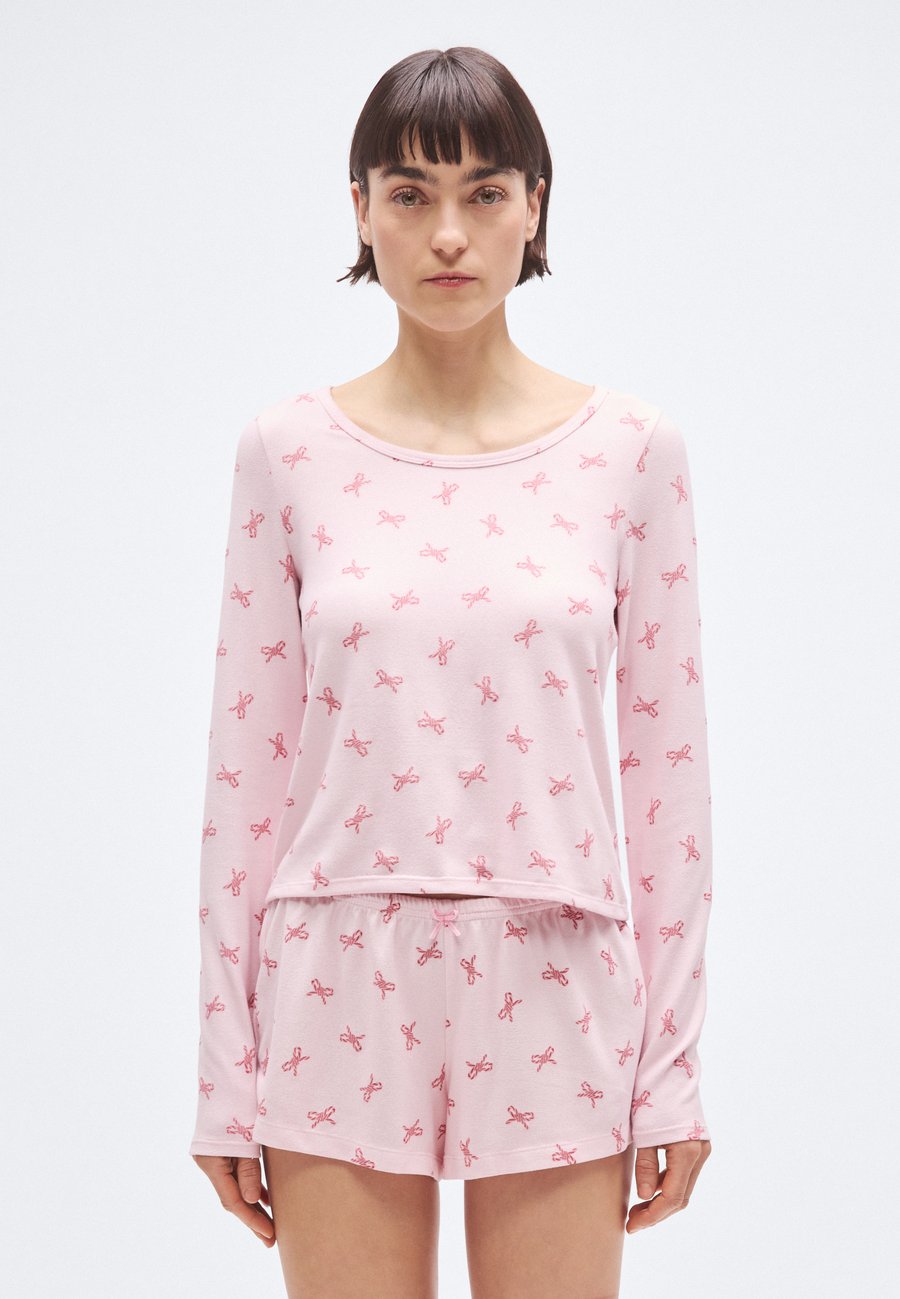 

Пижамный комплект Hollister Co. LIQUID COZY LONG SLEEVE SHORTIE FEMME, Pink