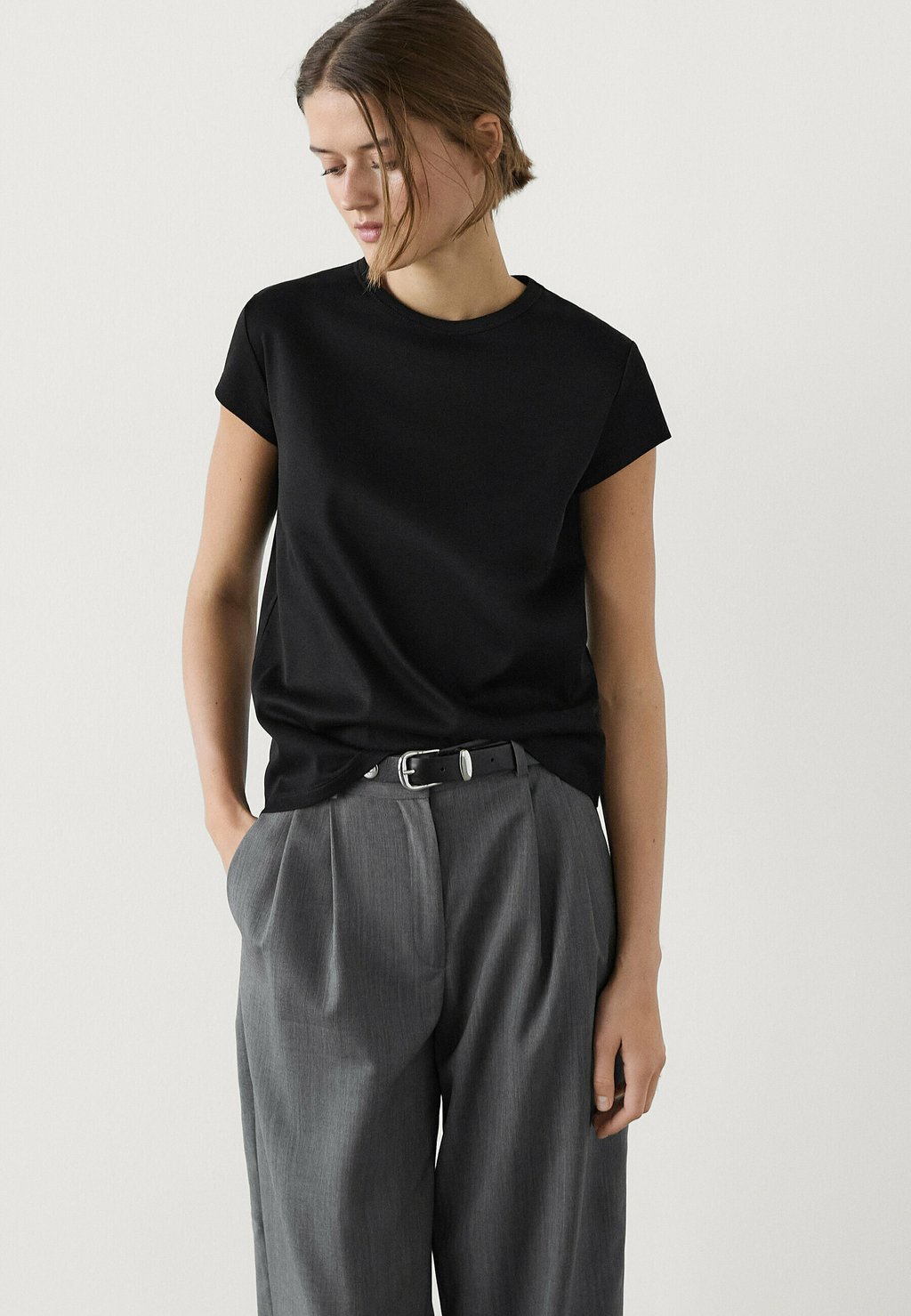 

Базовая футболка SHORT SLEEVE Massimo Dutti, черный