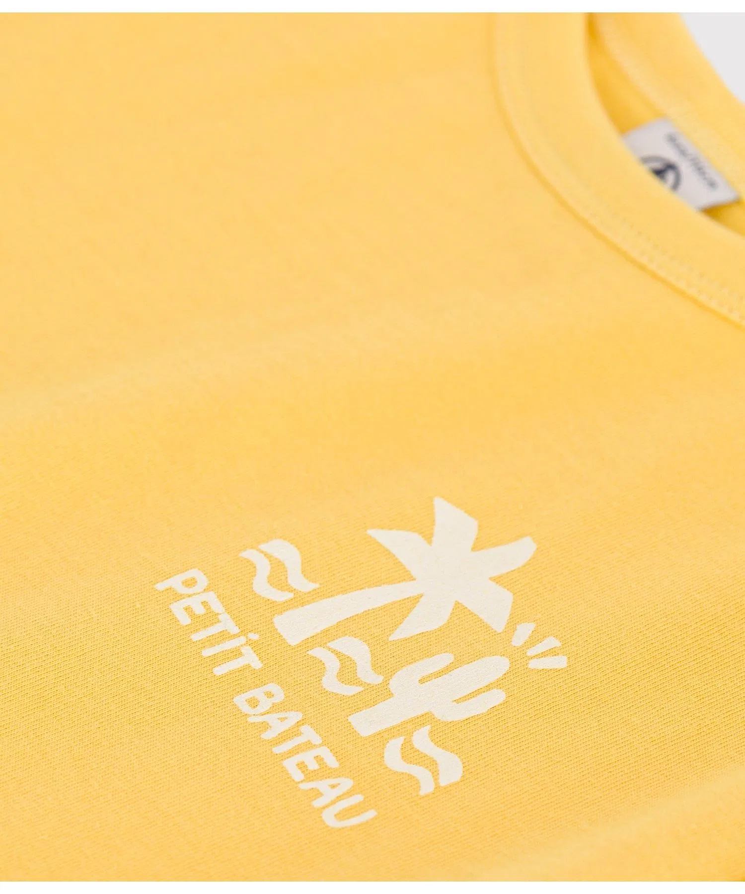Детская футболка с принтом PETIT BATEAU жёлтая — фото 3