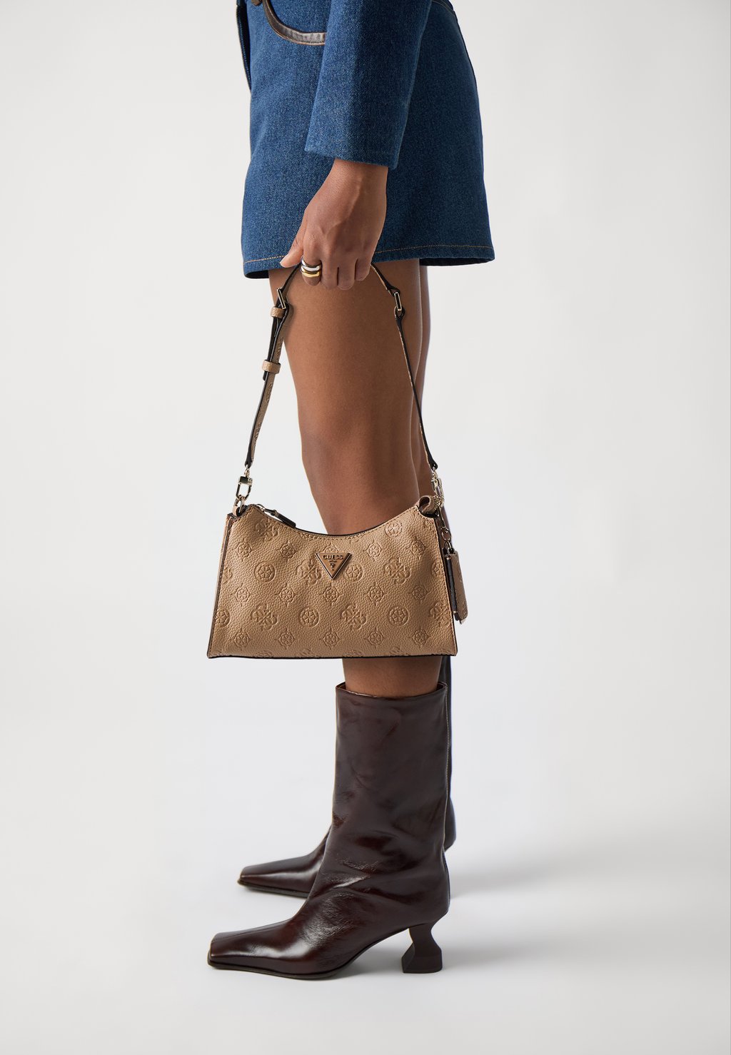 

Сумка CRESIDIA SHOULDER BAG Guess, бежевый