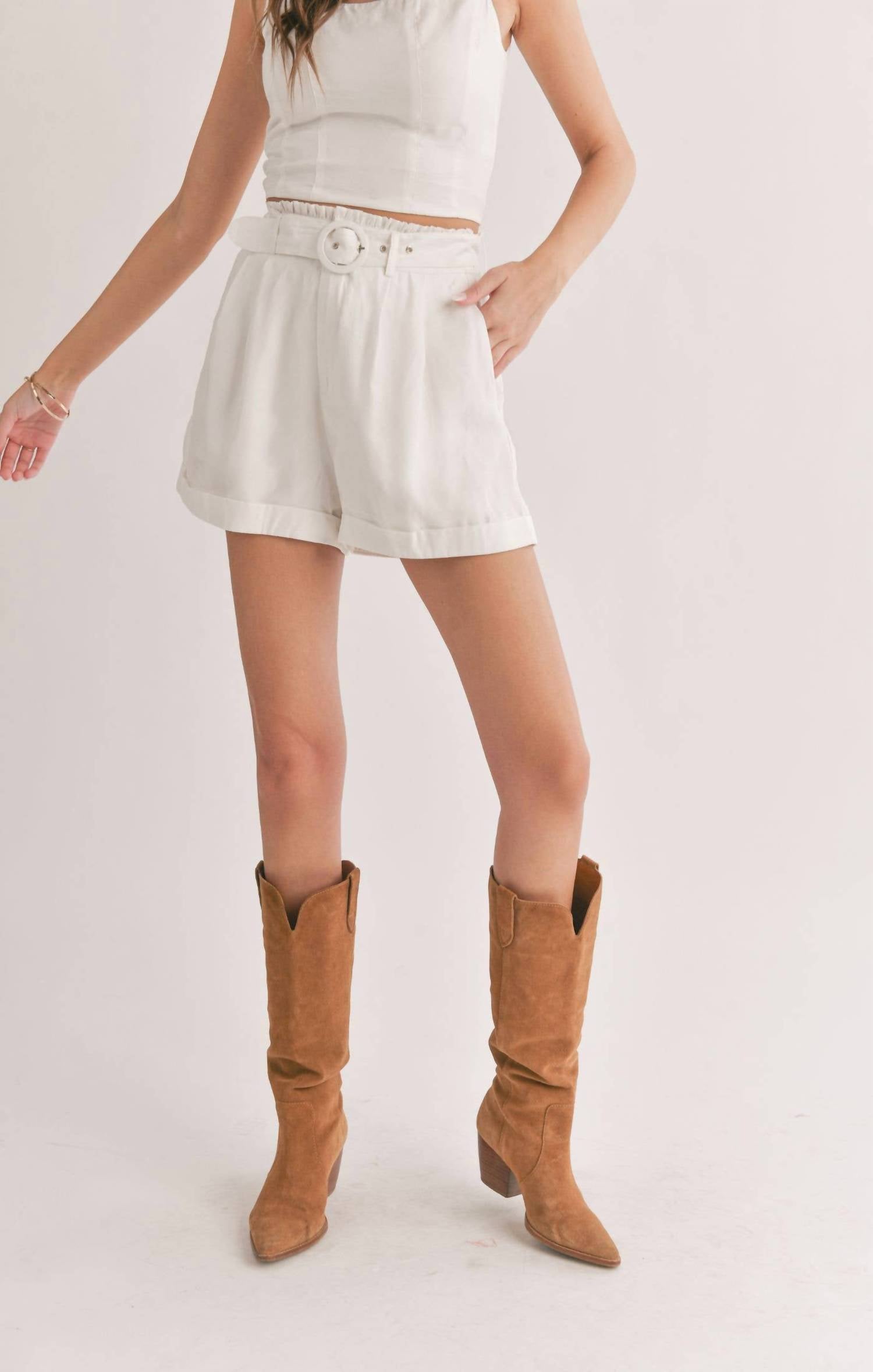 

Шорты с поясом Dunes белого цвета Sadie & Sage