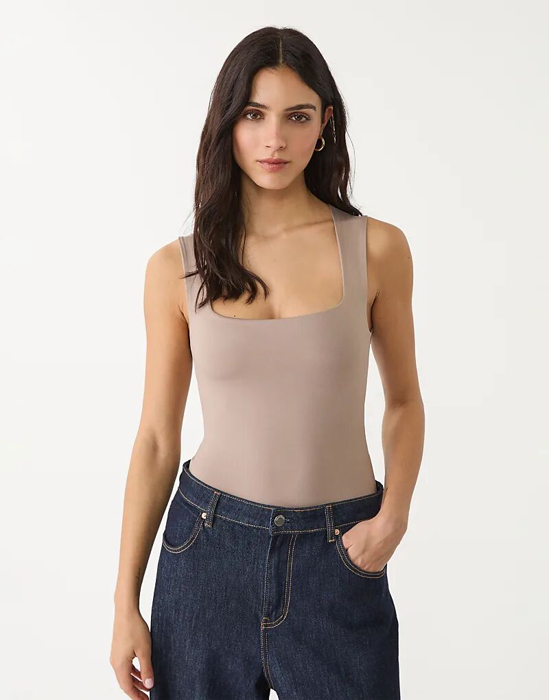 

Боди Stradivarius из полиамида с квадратным вырезом светло-коричневого цвета