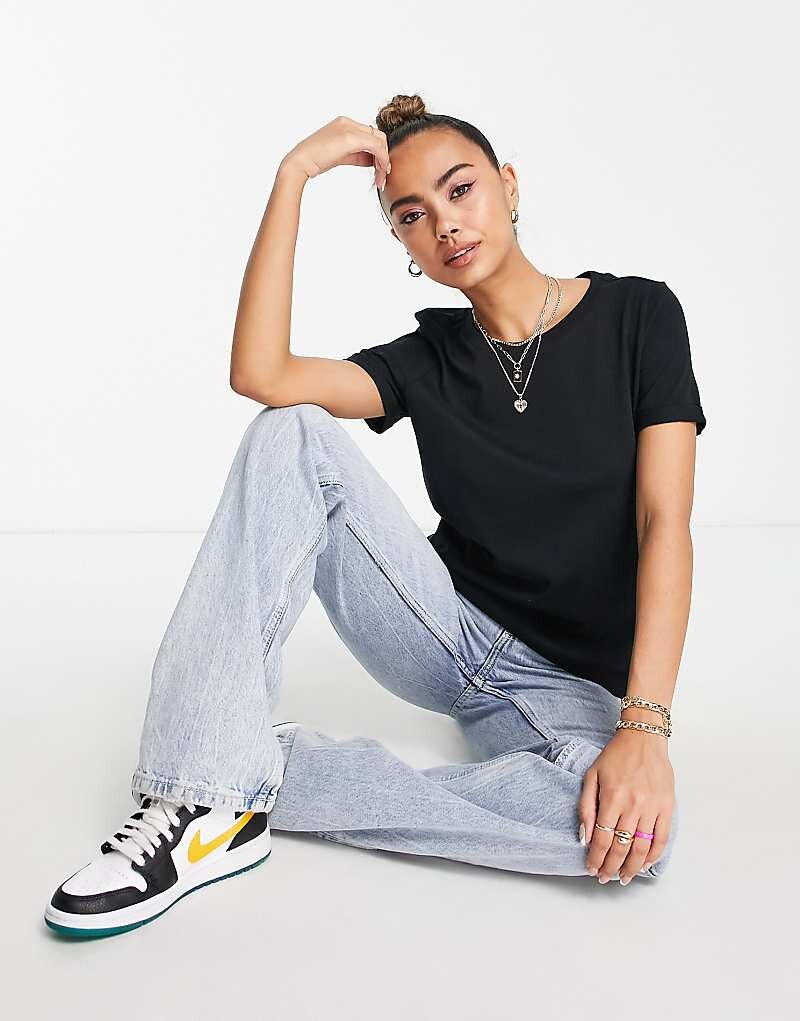 

Черная футболка со складками Vero Moda