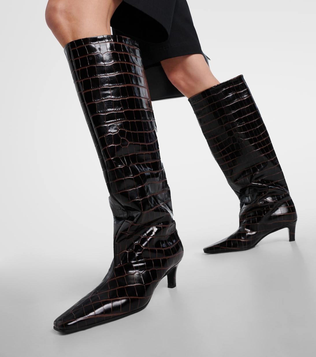 Высокие сапоги до колена из кожи с эффектом крокодила Wide Shaft Toteme, Dark Brown Croco — фото 4