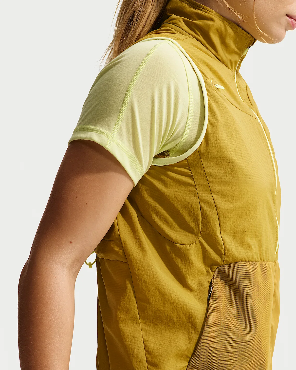 Женский трейл-раннинговый жилет Nike ACG, Peat Moss/Light Liquid Lime/Photon Dust/Summit White — фото 3