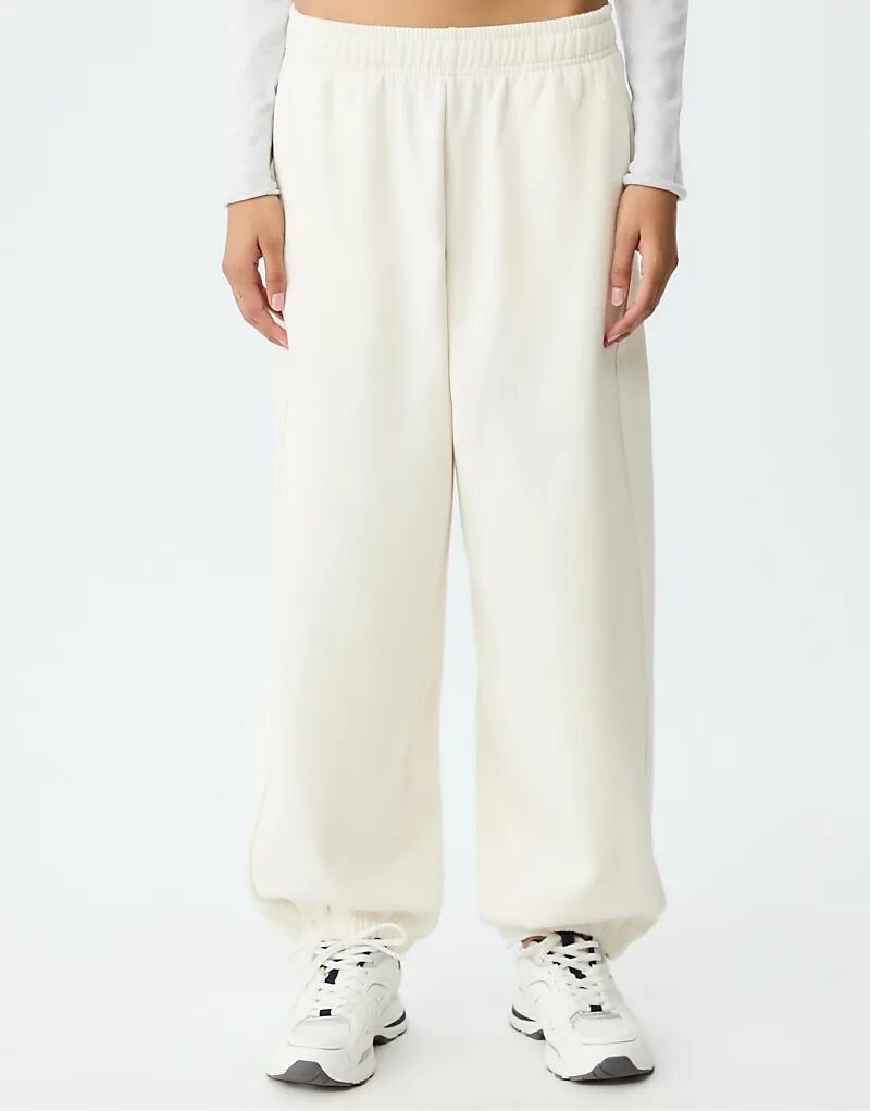 

Джоггеры Stradivarius с кантом цвета экрю