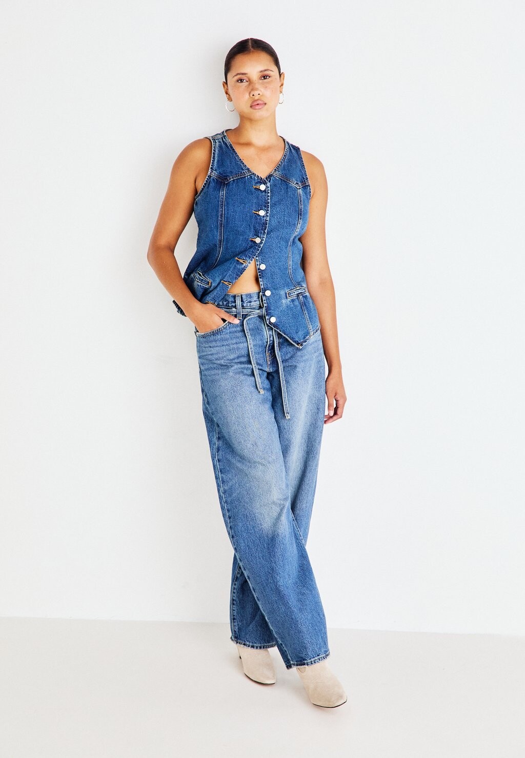 

Джинсы свободного кроя XL BALLOON Levi's, темно-синий деним