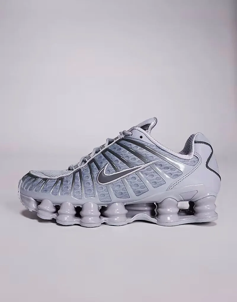 Кроссовки Nike Shox TL серого и серебристого цвета — фото 2