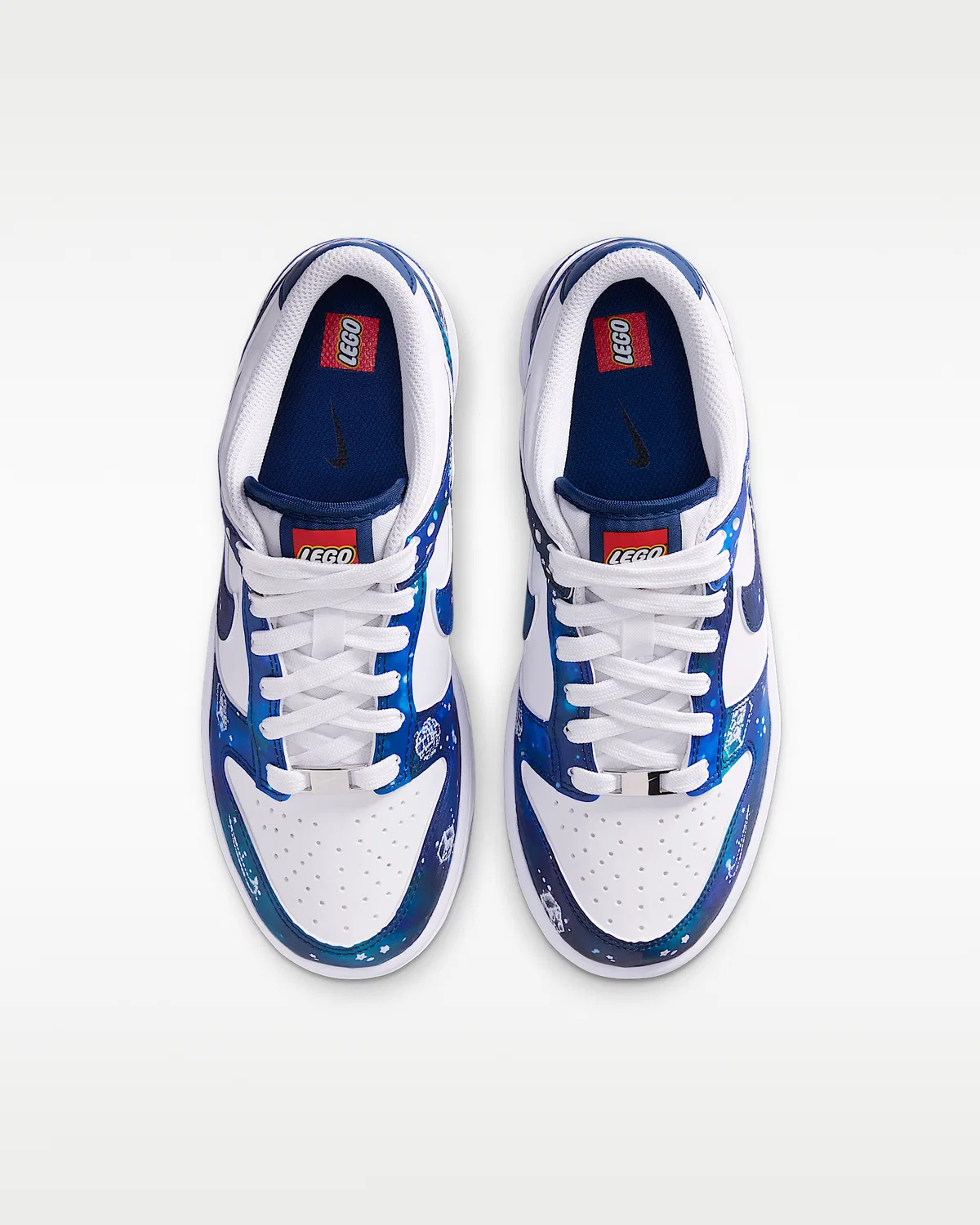 Детские кроссовки Nike Dunk Low x LEGO® Collection, White/Brave Blue/Metallic Platinum/Multi-Color — фото 4