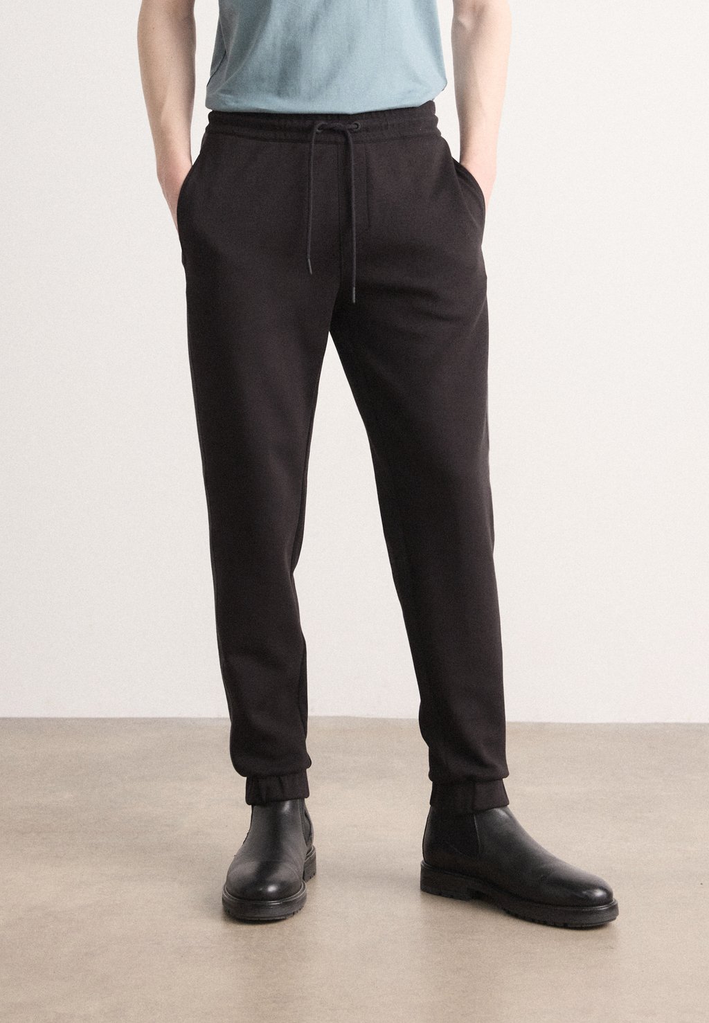 

Спортивные брюки LOGO TAPE SWEATPANT Calvin Klein Jeans, черный