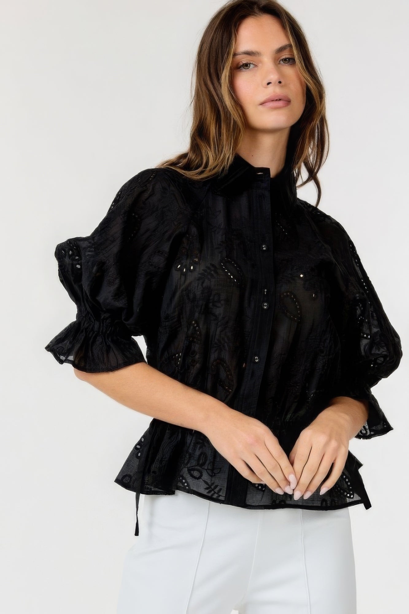 

Топ с вышитым воротником на пуговицах FASHNZFAB, черный