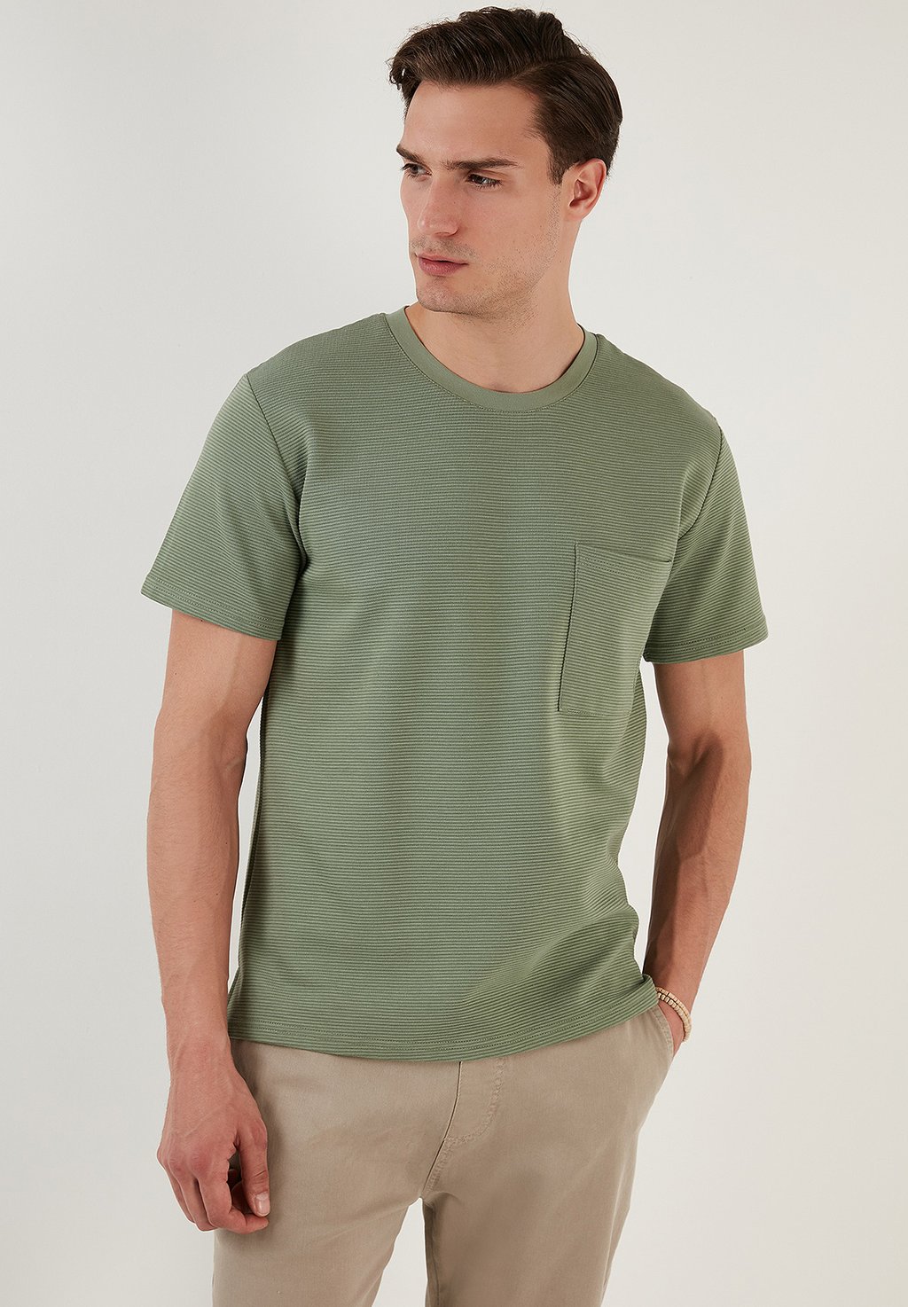 

Базовая футболка LOOSE FIT Buratti, зеленый