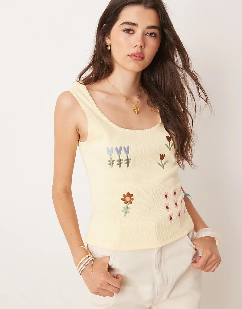 

Майка ASOS DESIGN с вышитым цветочным принтом цвета пахты
