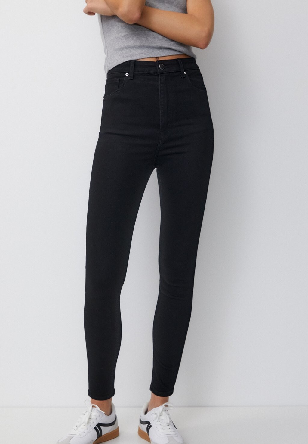 

Джинсы Skinny Fit SUPER HIGH WAISTED PULL&BEAR, цвет mottled black