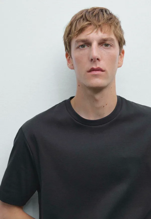 Свободная футболка с коротким рукавом и круглым вырезом, базовая модель. Massimo Dutti, Black Denim — фото 4